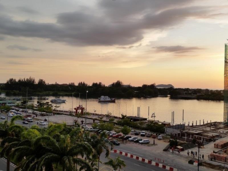 Kk Waterfront Suites At Marina Court Kota Kinabalu Exteriör bild